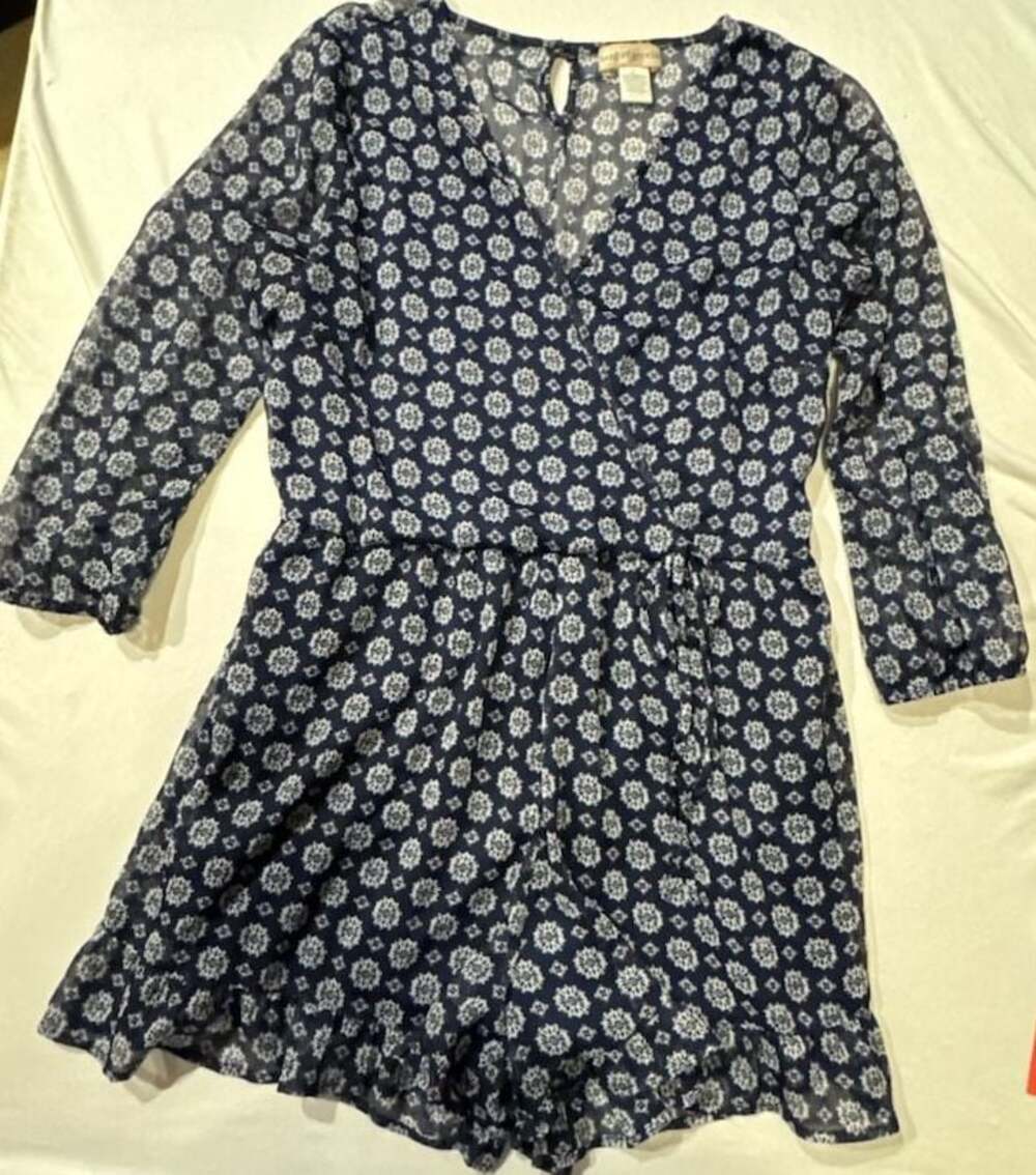 N465 Band of Gypsies Women's Size M Navy Blue Floral Print Romper